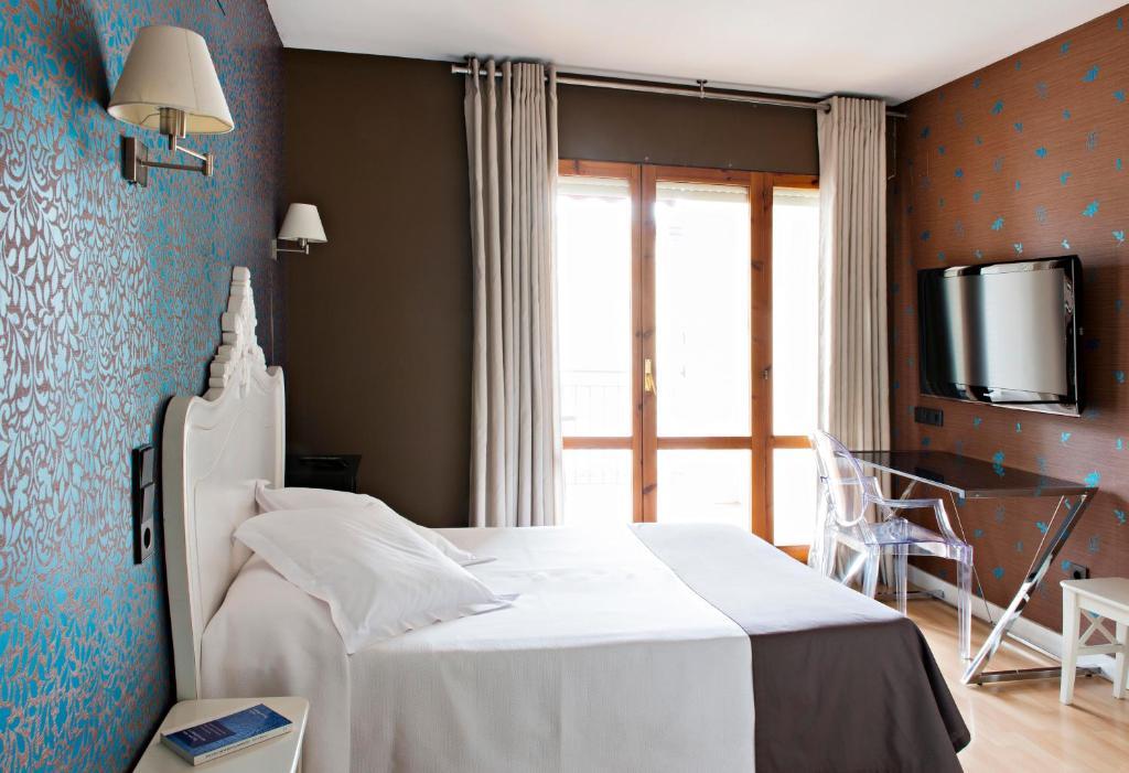 Hospedium Hostal Un Punto Chic Huesca Pokoj fotografie