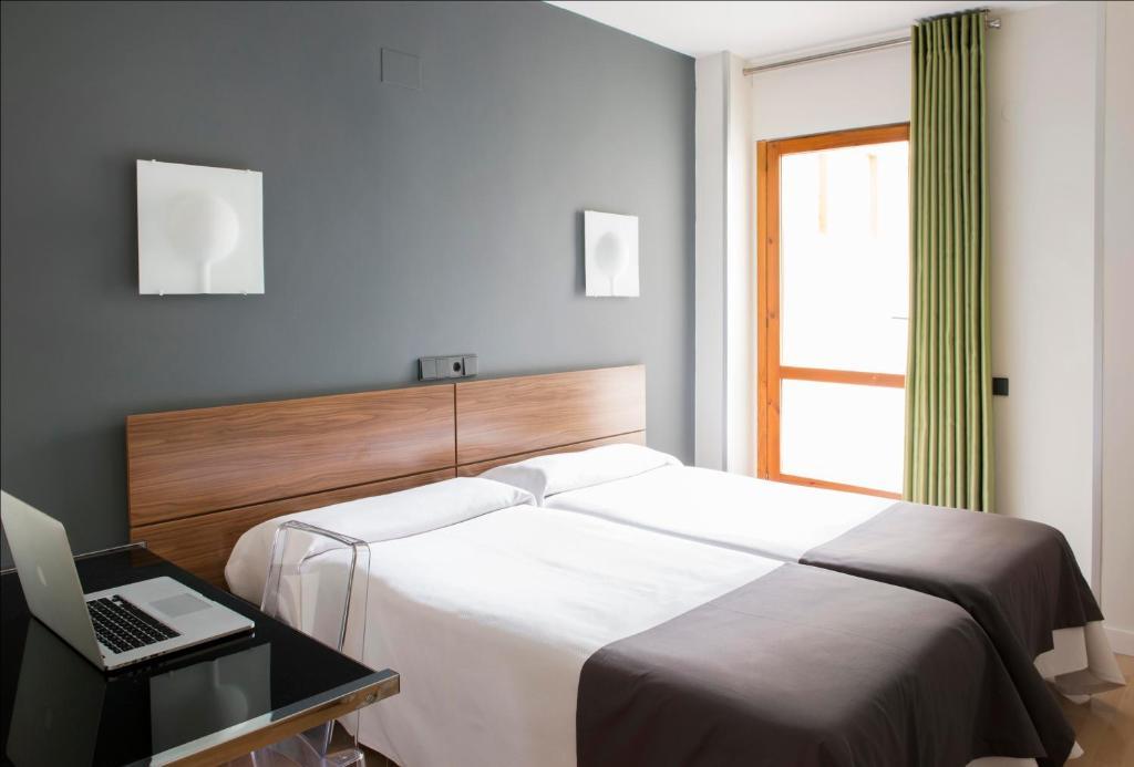 Hospedium Hostal Un Punto Chic Huesca Pokoj fotografie