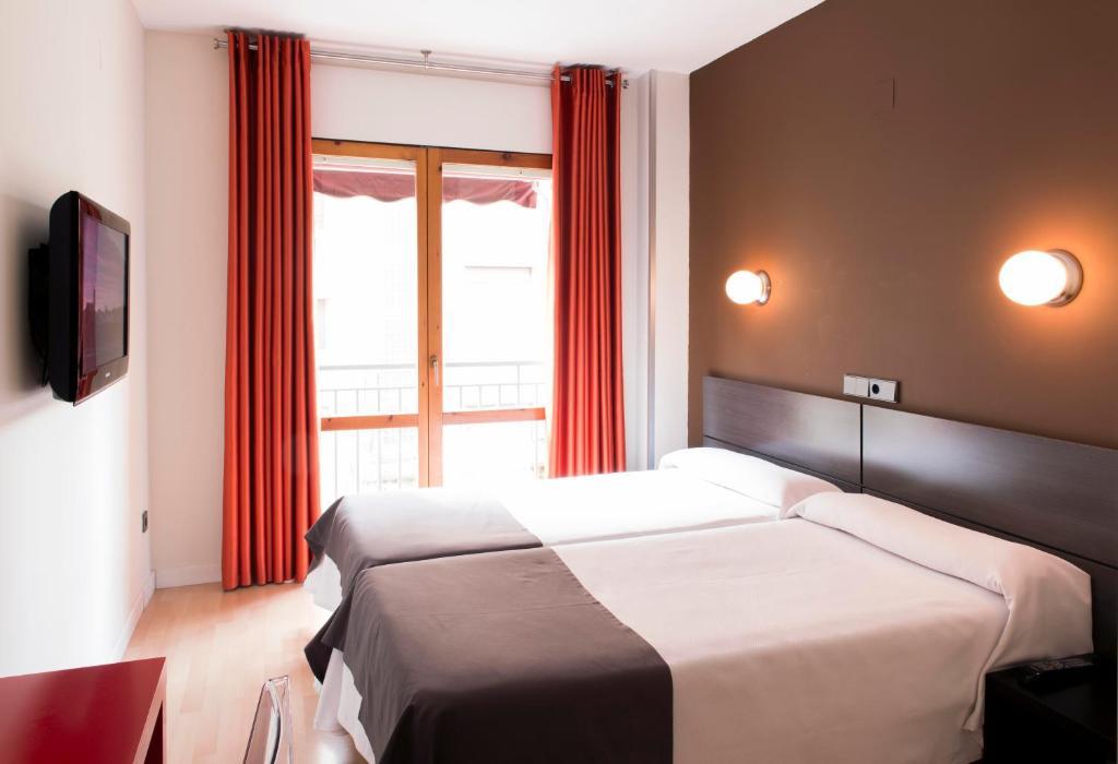 Hospedium Hostal Un Punto Chic Huesca Pokoj fotografie