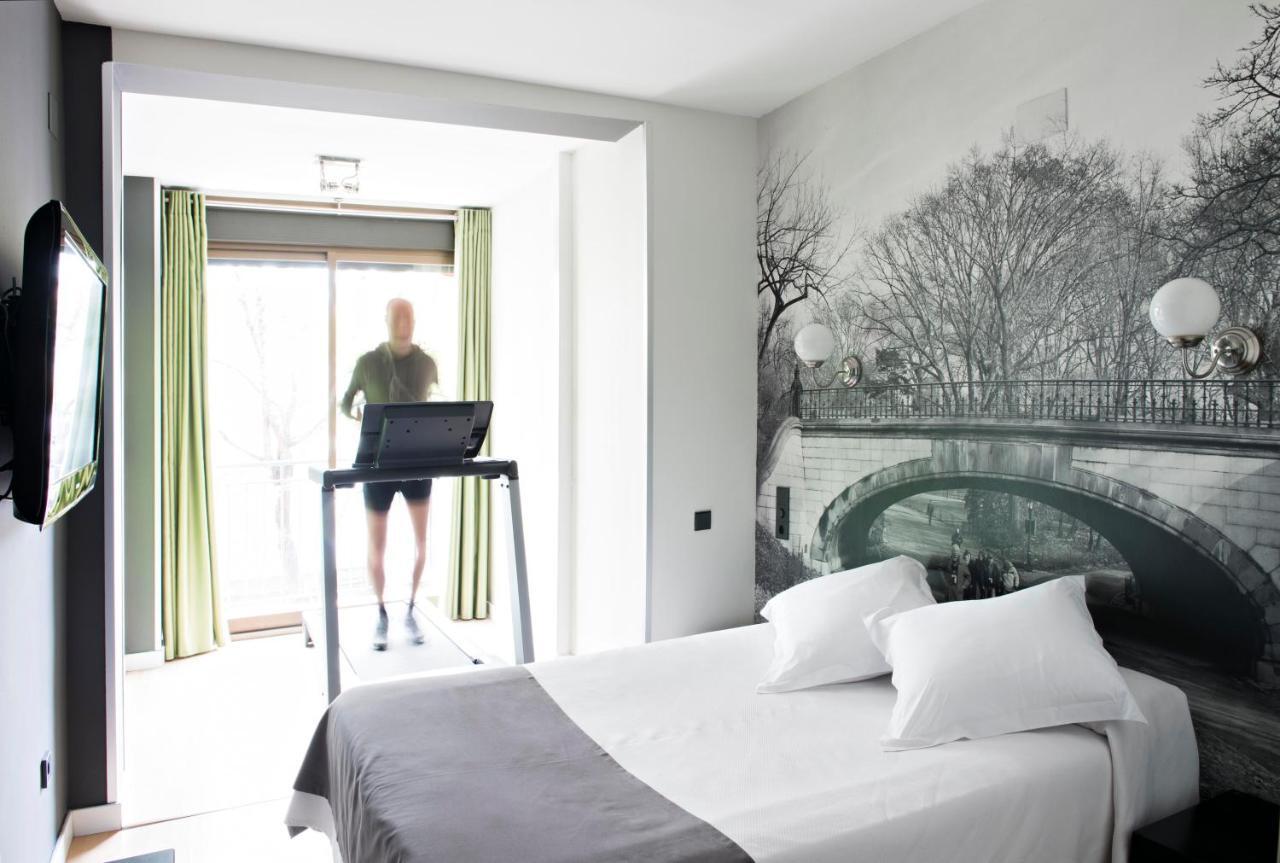 Hospedium Hostal Un Punto Chic Huesca Pokoj fotografie